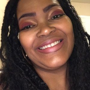 Meet your Posher, Tia